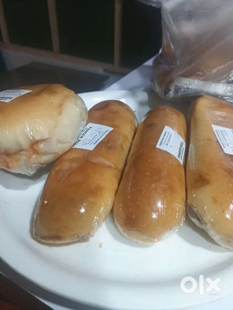 किचन हेल्पर, गोअन कुक, वेटर सर्विस, बर्तन धोने के लिए कामगार चाहिये