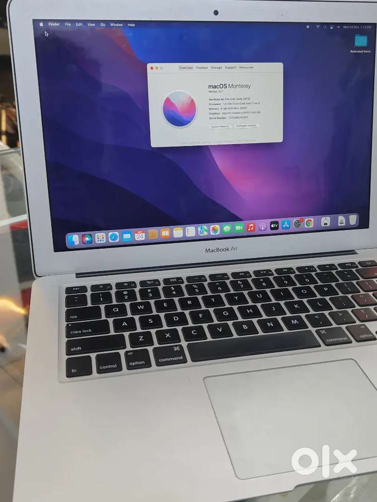 Apple macbook Air 2104 4gb/128gb, excellent condition with charger