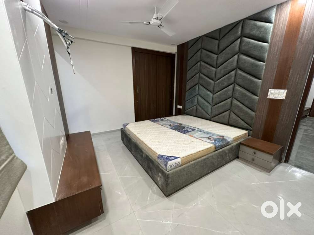 Flat good location near park school hospital