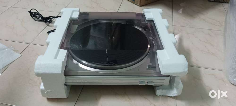 Denon DP-29F Fully Automatic Belt Drive Turntable (Silver)