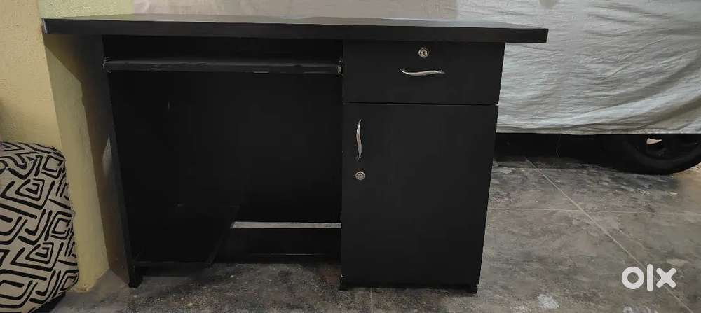 Computer table