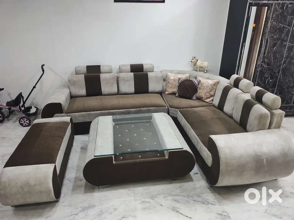 7-seater sofa with glass table and puffy included