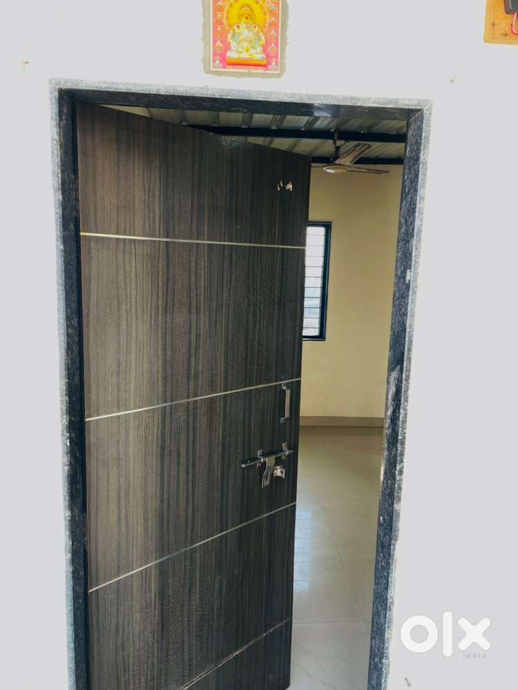 WE ARE HAVING SINGLE ROOMS IN BUGET FRIENDLY AND ASLO BACHELORS ALLOWE