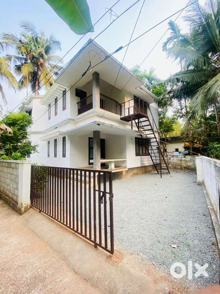 House for sale in vengeri