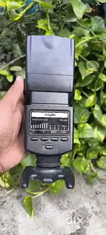 Digitek Flash with Trigger Battry and charger Free