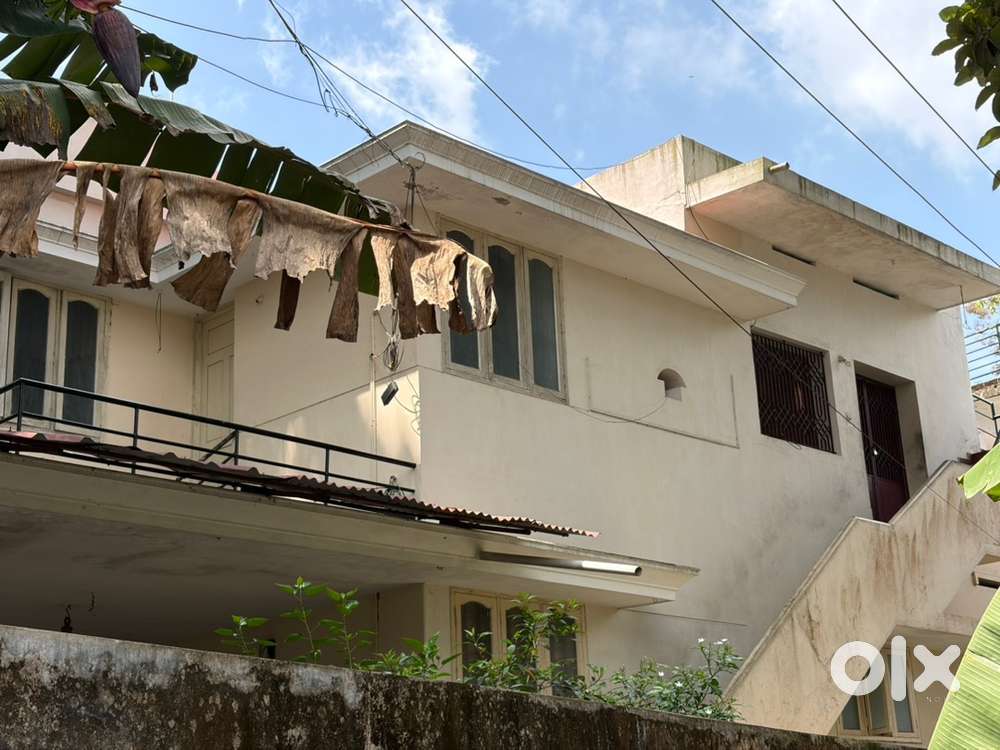 2 BHK 1 st floor Pattom Marappalam Tkd road with car park 10,000/-