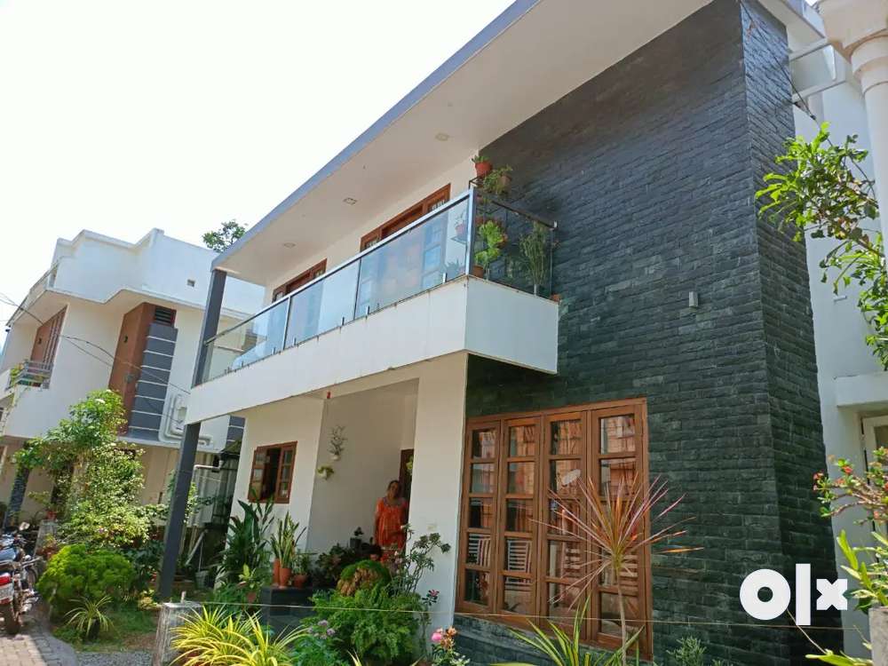 EDAPALLY MANJUMMEL 4BEDROOM HOUSE