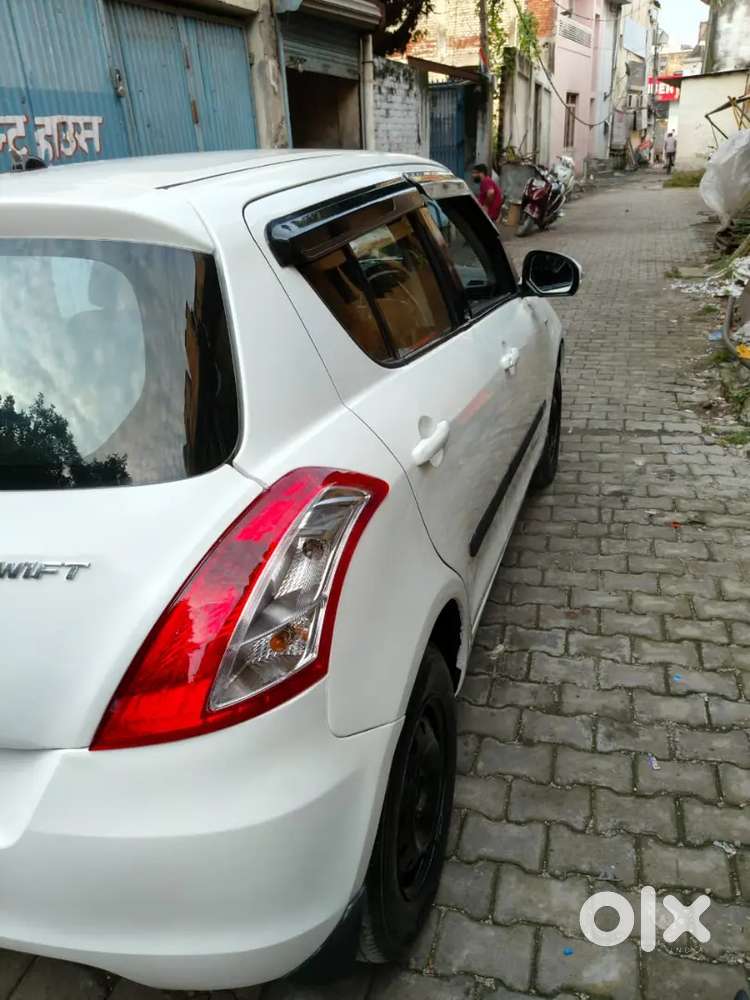 New condition car no scratch new tyr