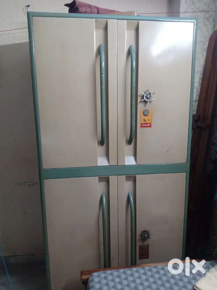 Almirah four door