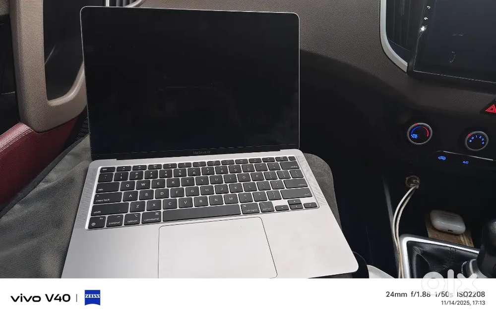 MacBook apple laptop