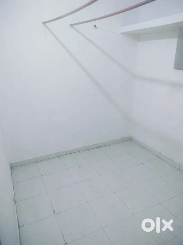 Need a room mate on room shering