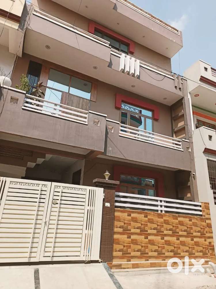 2400 sq ft well maintaine house sale