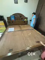 King size bed with box