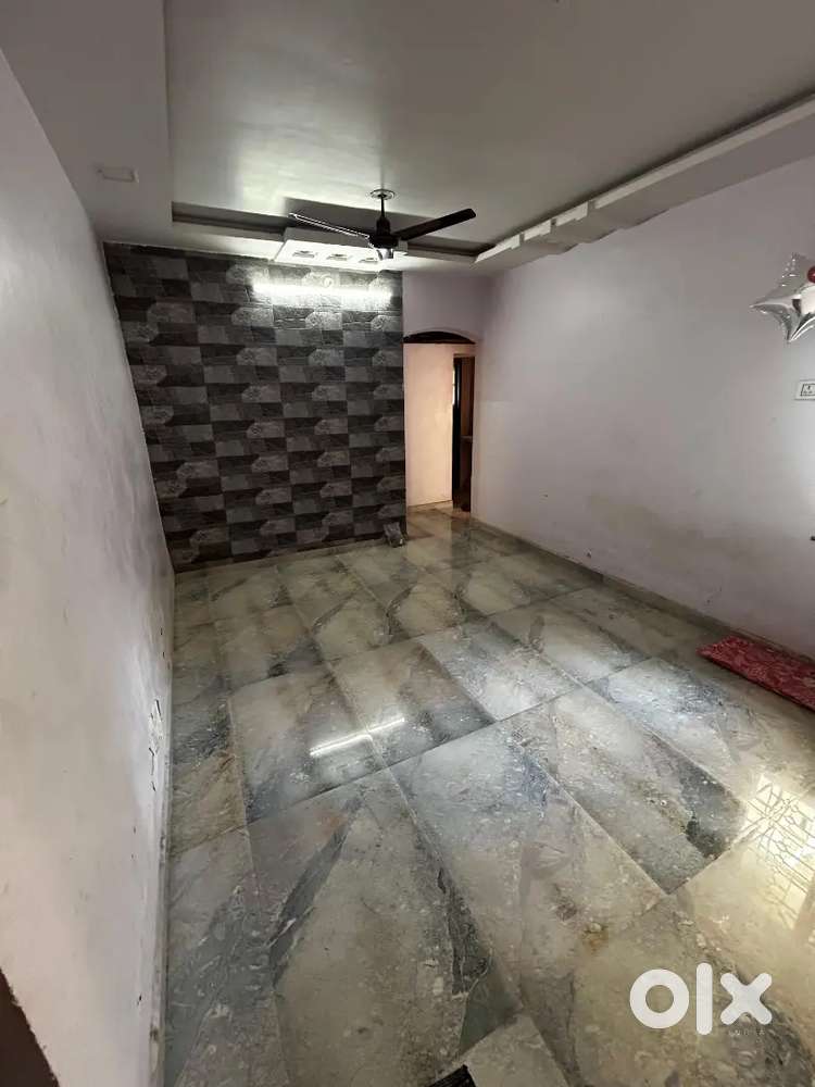 Looking for working female flatmate