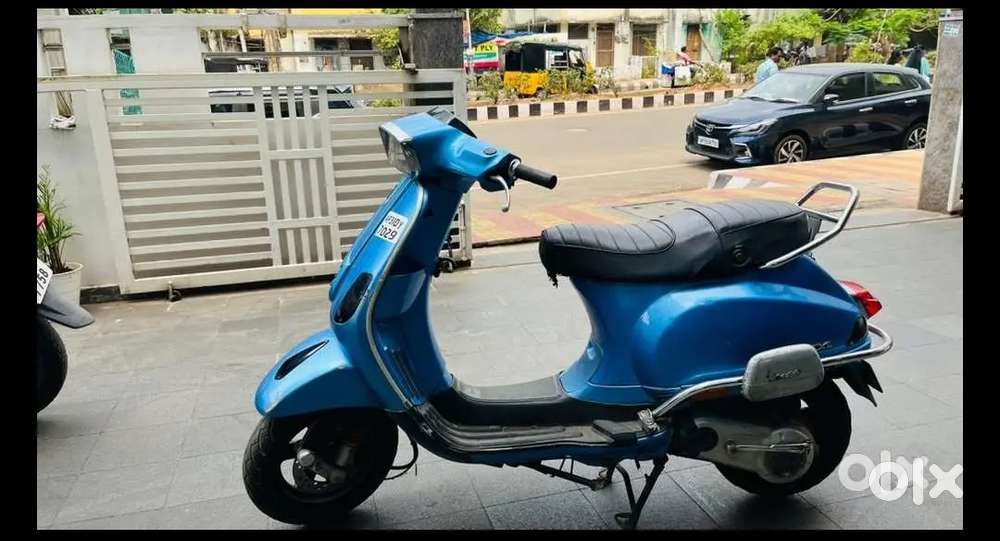 Vespa blue sxl125