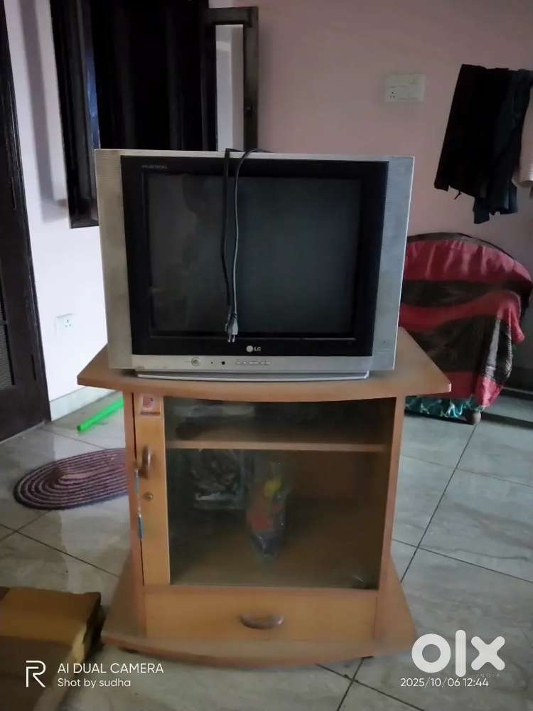 Lg tv and socase table