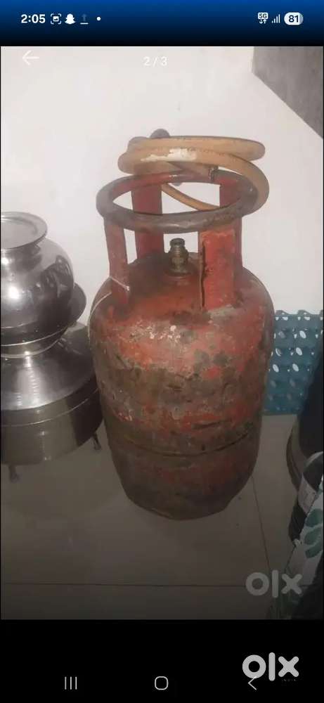 Pushpa private cylinder batla available in good condition for bachelor