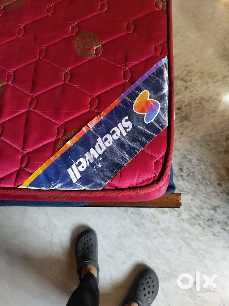 Single Sleepwell mattress 6*3 for sale in mint condition