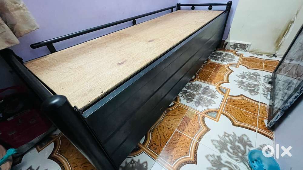 Diwan with doctor mattress