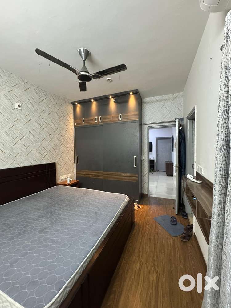 One room available in 3BHK fully furnished flat