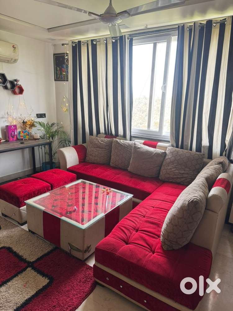 7 sitter sofa with 7 cusions and matching center table