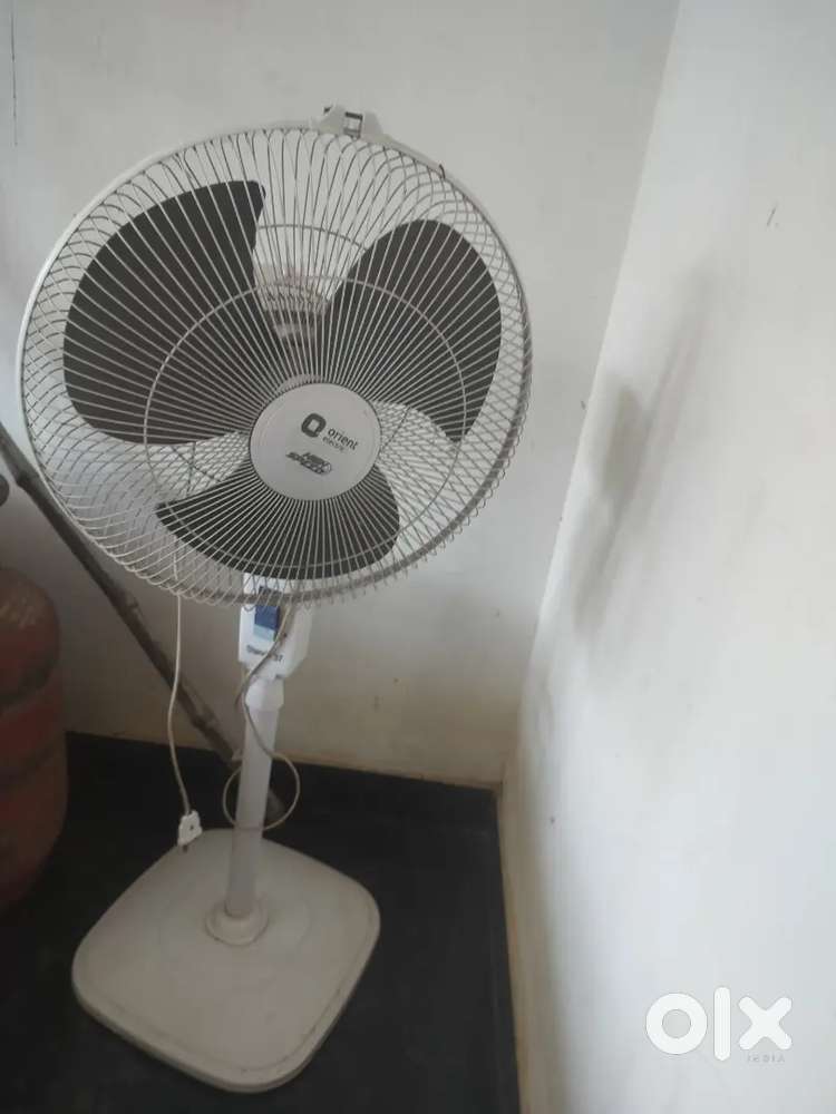House' table fan