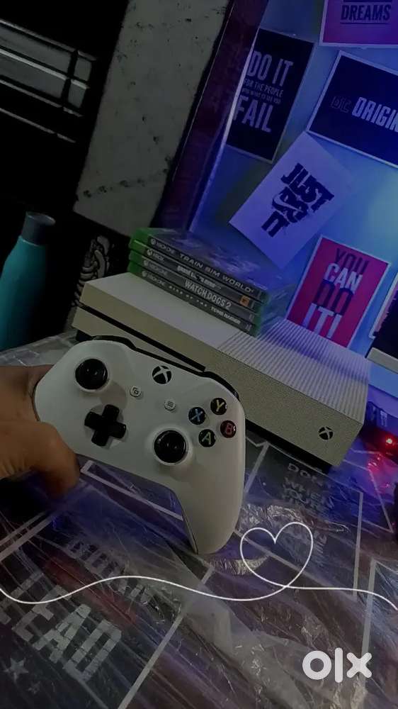 4k hdr Xbox one s 1tb with 4 game cds