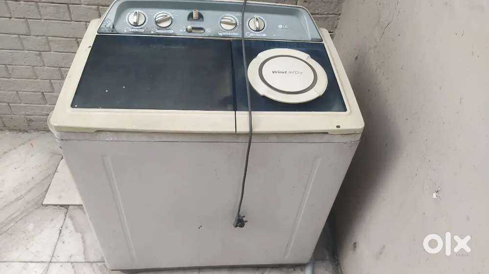 LG Semi Automatic Washing Machine - Excellent Condition  5000 Rs