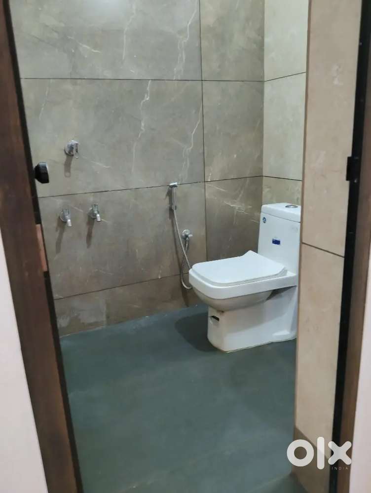 Semi furnished first floor for rent next to Thaluk hospital payyanur