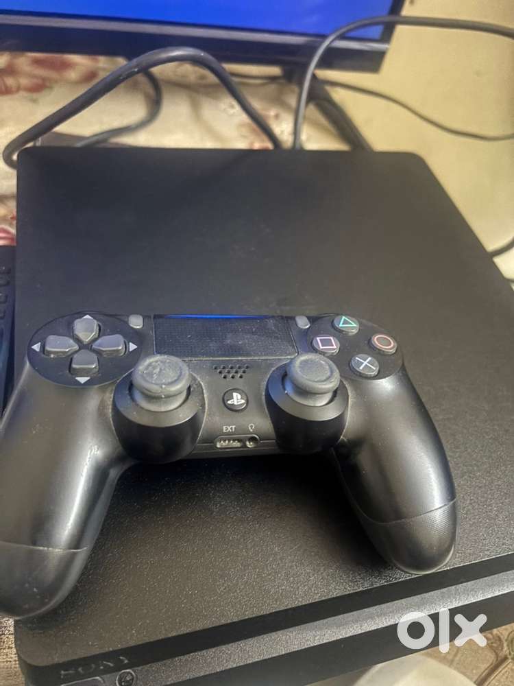 Play station 4 console