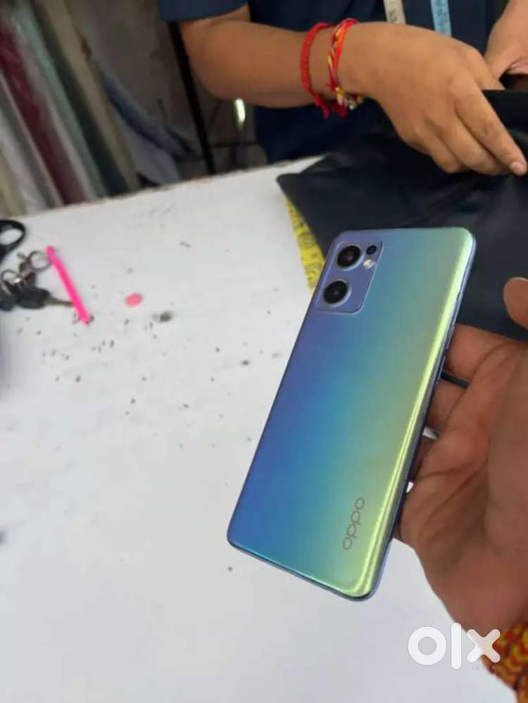 OPPO reno 7 5G 256gb.   iPhone 11ke upper Wale model se kr lunga