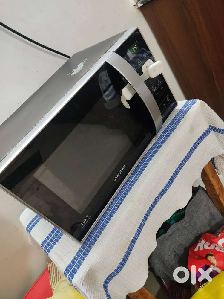 Samsung 21L Convection Microwave Oven CE73JD/XTL - Excellent