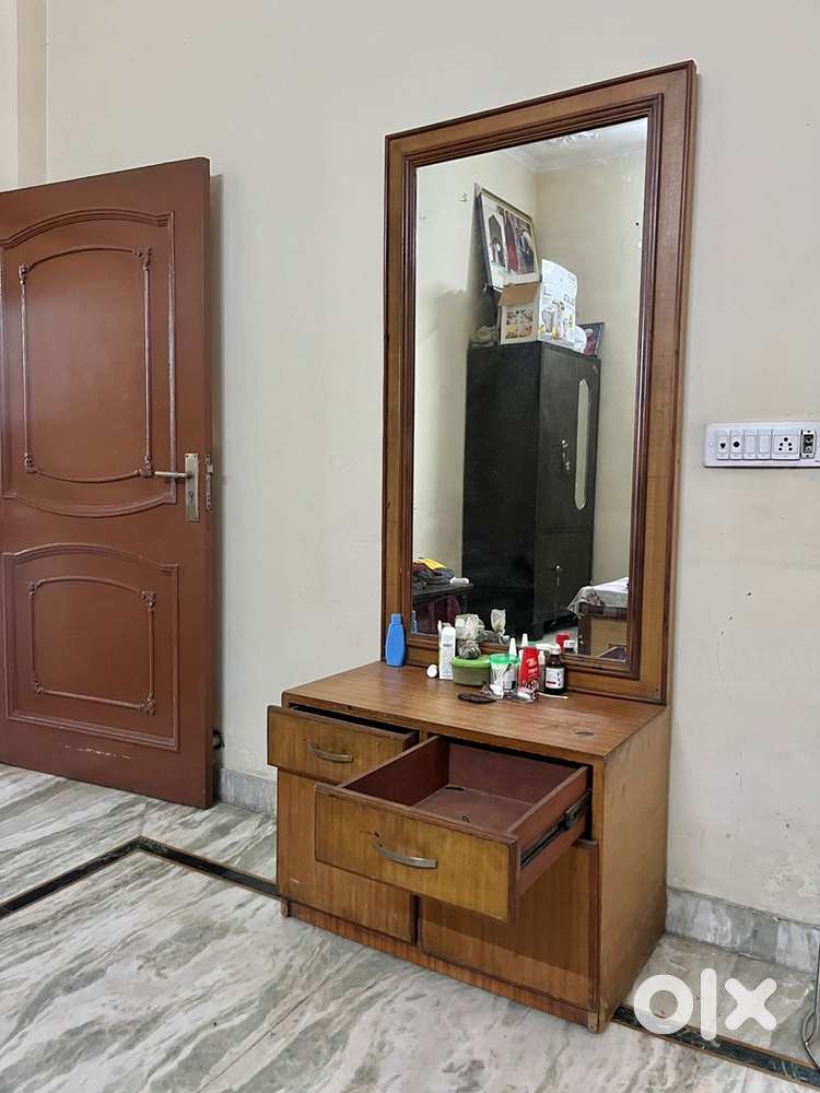 Dressing table and table