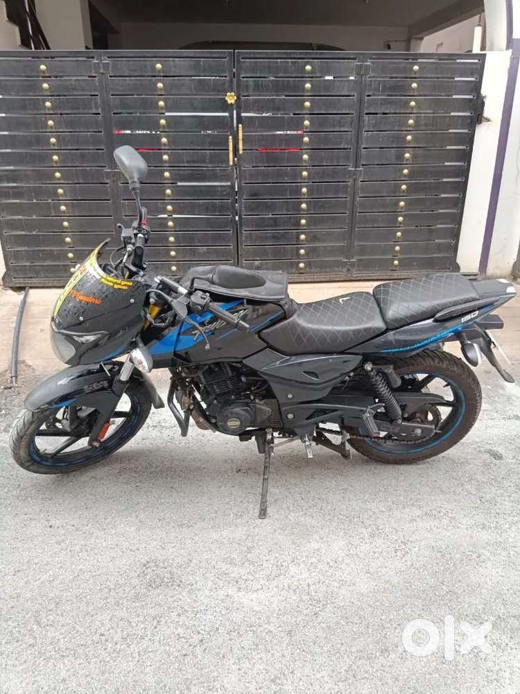 Bajaj pulsar 150 twin disc 2023 model