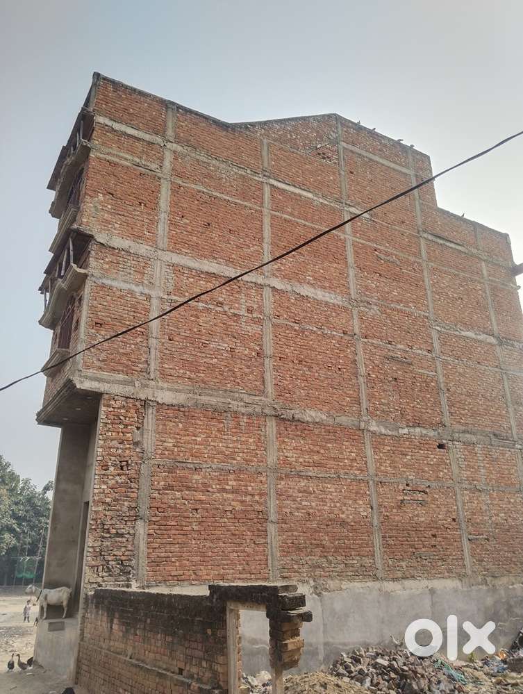 4 flour house untouched fully furnished main market