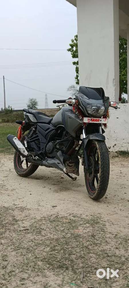 Gadi puri trah se condition mai hai