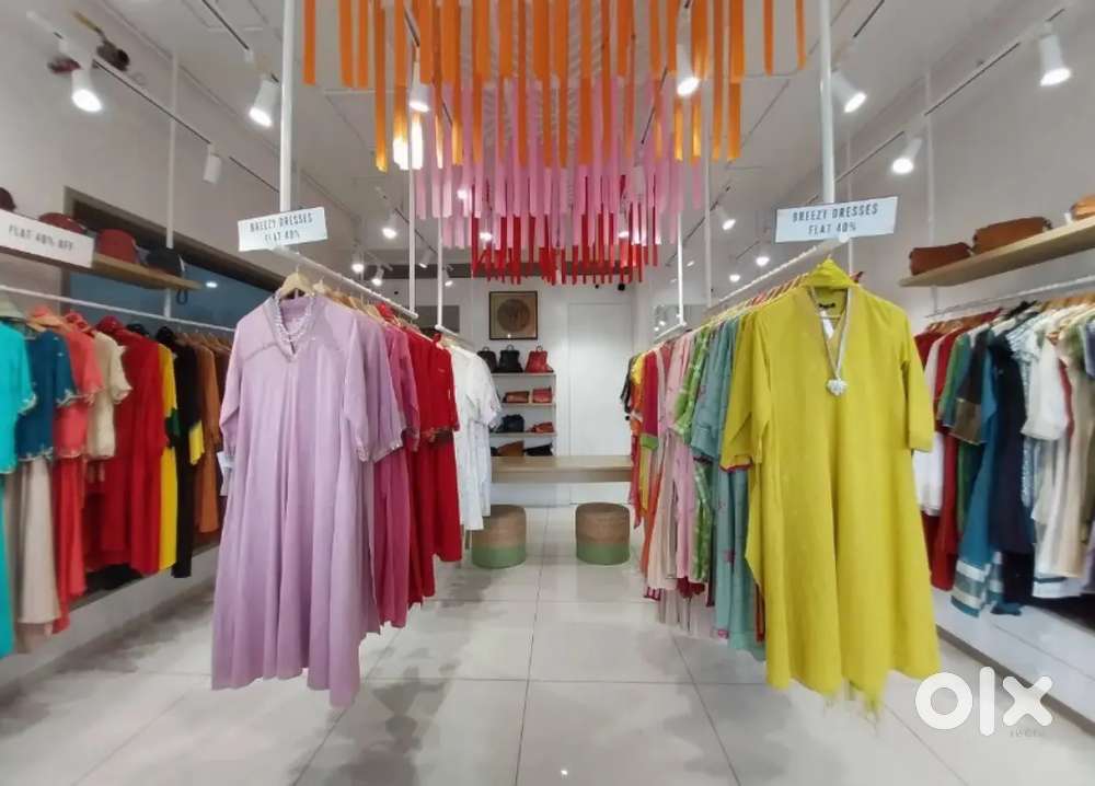 Main Roadfacing boutique for lease at old padra road with toilet