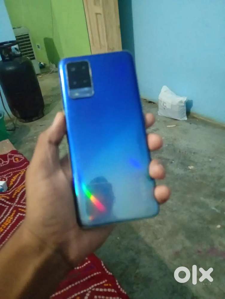 2 mobile h 1 oppo a16 or 2 oppo a54 naye phone le liye to ye bech rhe