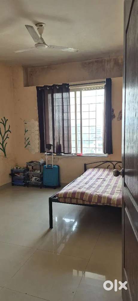 3bhk Flat for girls looking for single girl  room with attach washroom