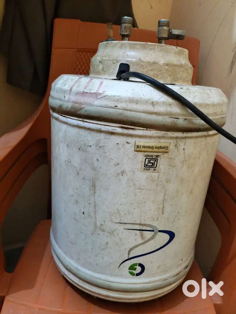 Electric geyser 15liter capacity of crompton
