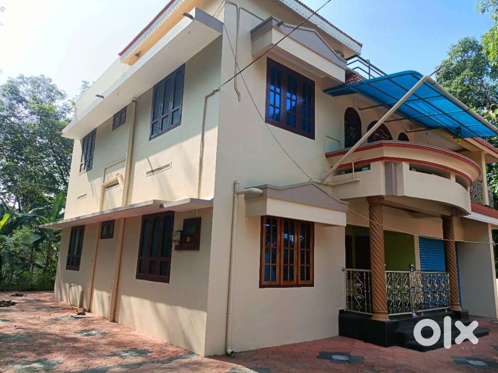 2 storied houses with 5 bedrooms 40 cent plot, 2400+sqft