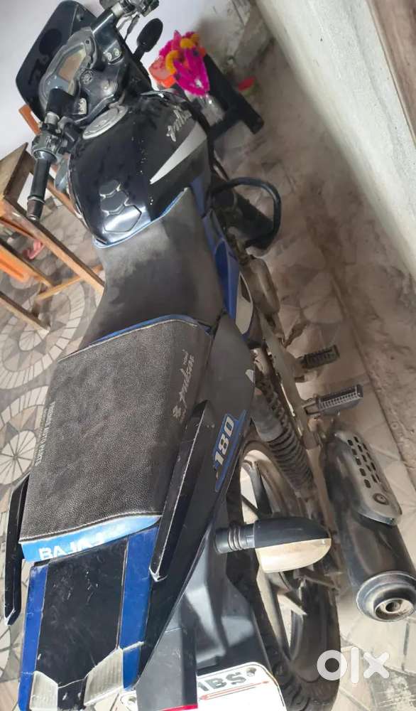 Bajaj pulsar 180..blue black 2015 model