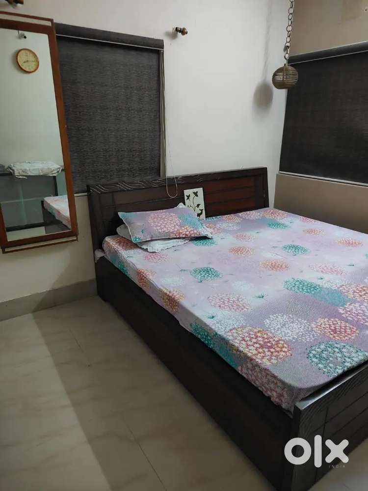 ROOM FOR WORKING WOMEN/GIRL