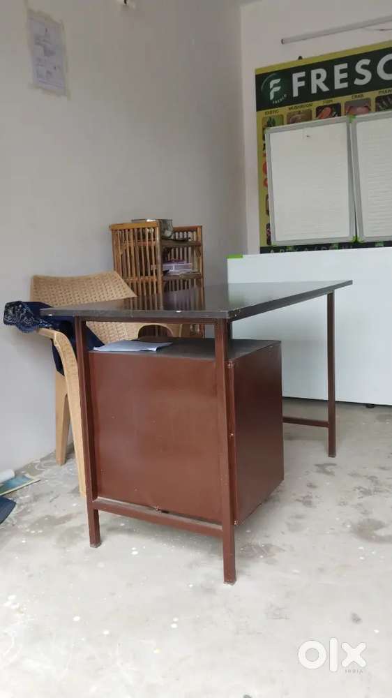 3 racks Office table and weighing machine upto 100 kgs