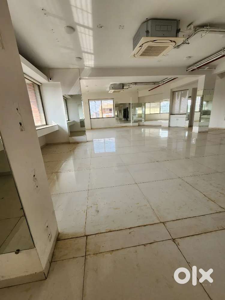 900 Sq Ft Commerical office Available