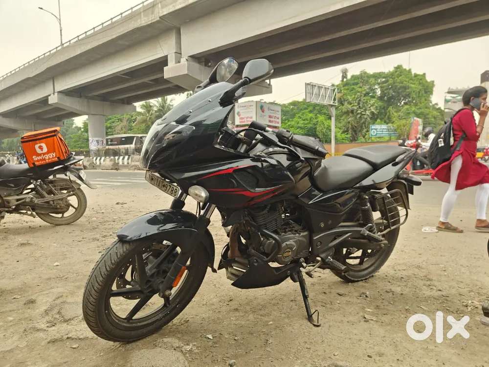 Pulsar 220F Medavakkam