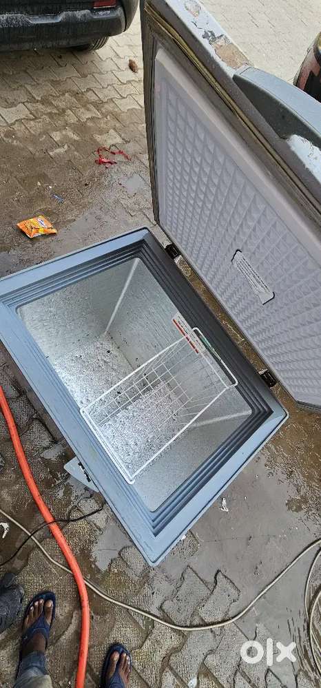 Voltas Deep fridger