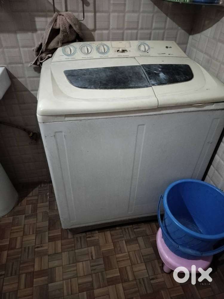 Semi automatic washing machine
