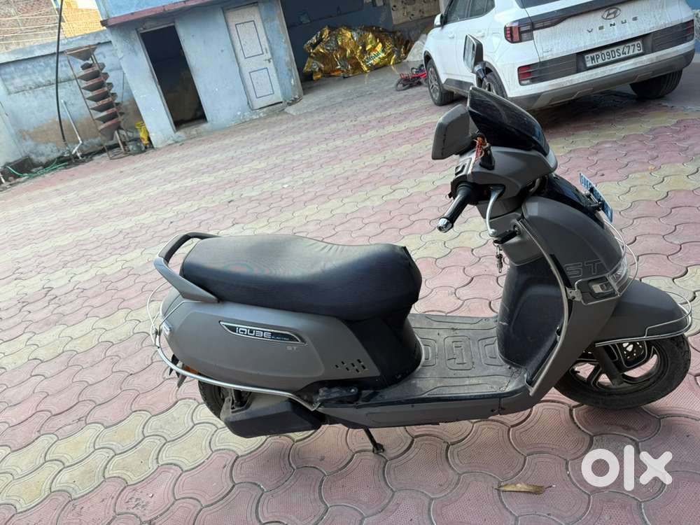 Iqube st best condition scooty