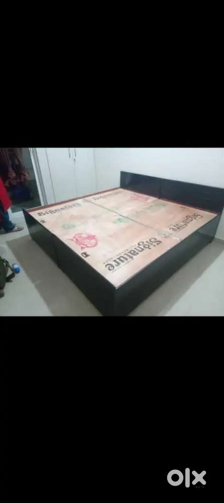 Double bed with box 6*6